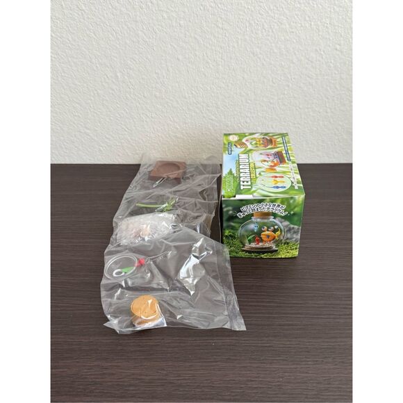 RE-MENT Pikmin Terrarium Collection Figure - Pulled Out - Picture 3 of 4